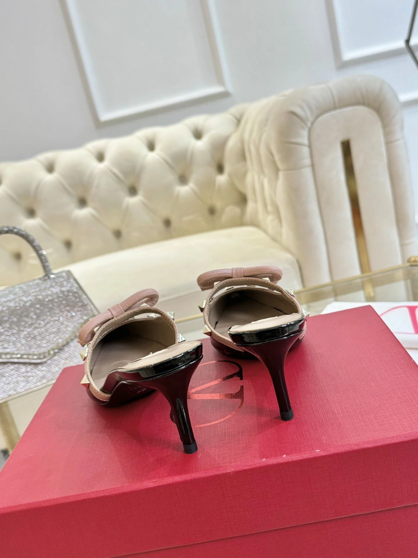 Minimalist Valentino Slippers 35887