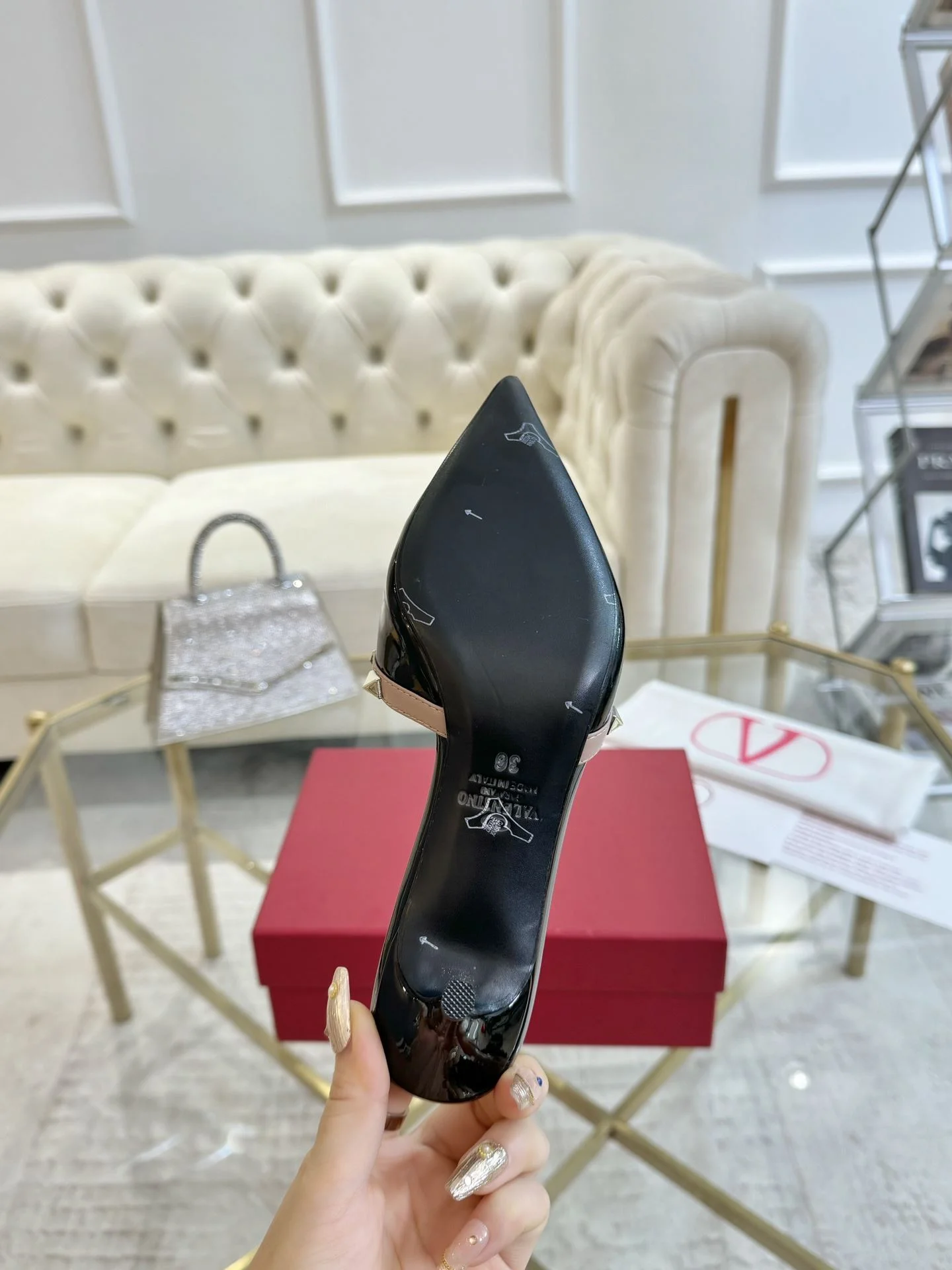 Minimalist Valentino Slippers 35887