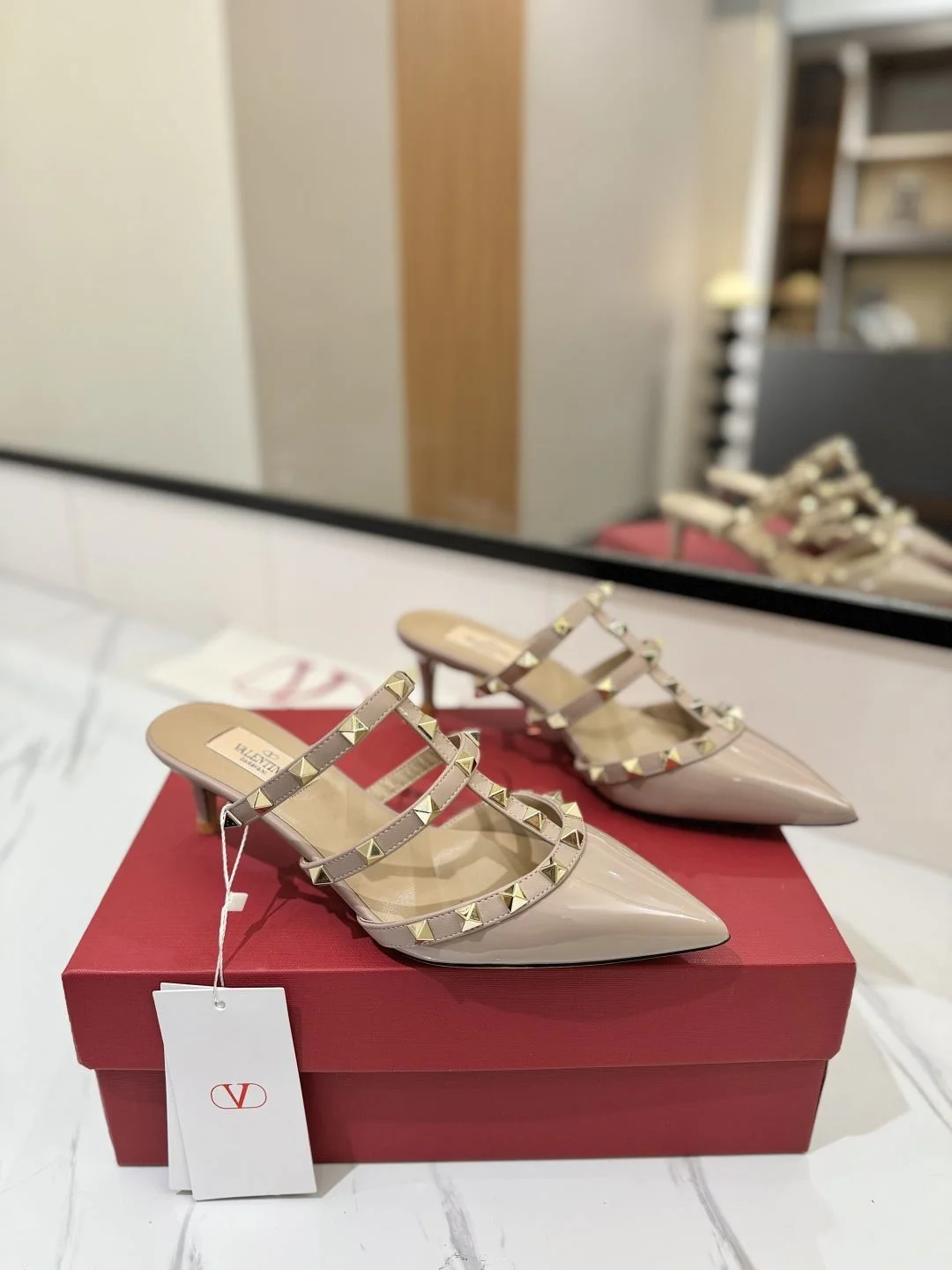 Supportive Valentino Slippers 35903