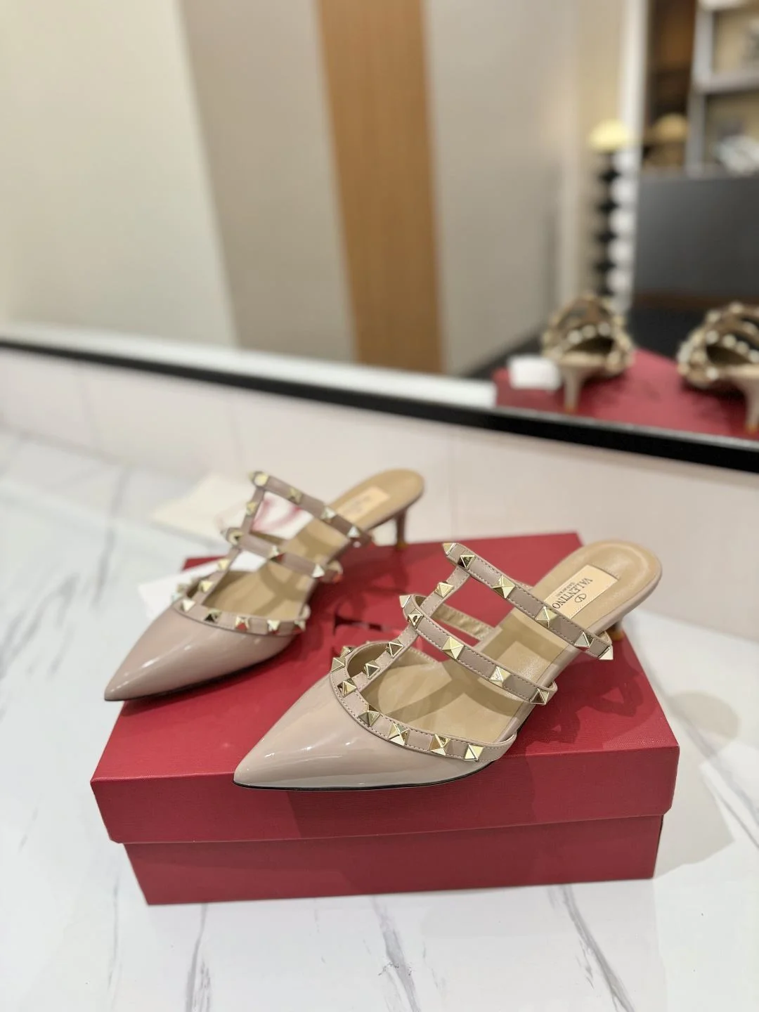 Supportive Valentino Slippers 35903