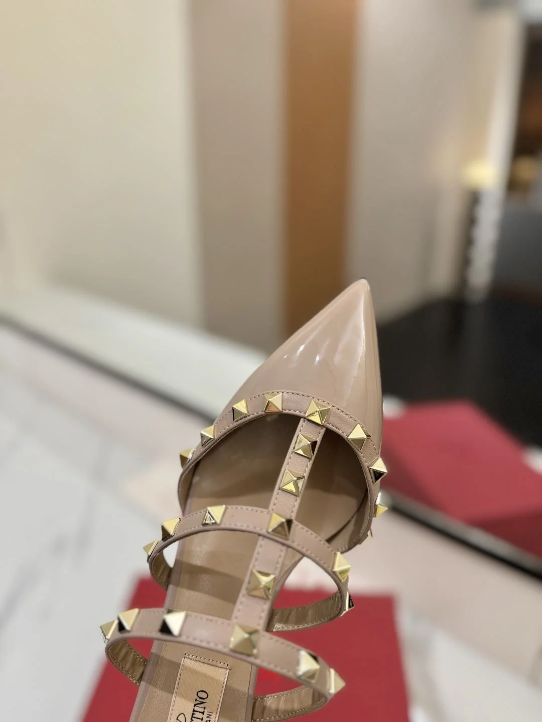 Supportive Valentino Slippers 35903