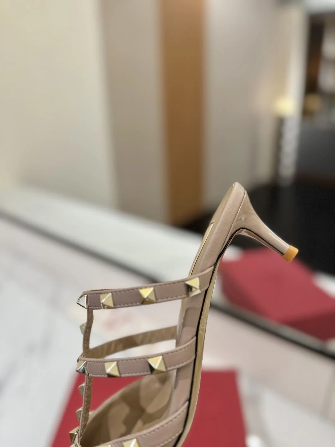 Supportive Valentino Slippers 35903