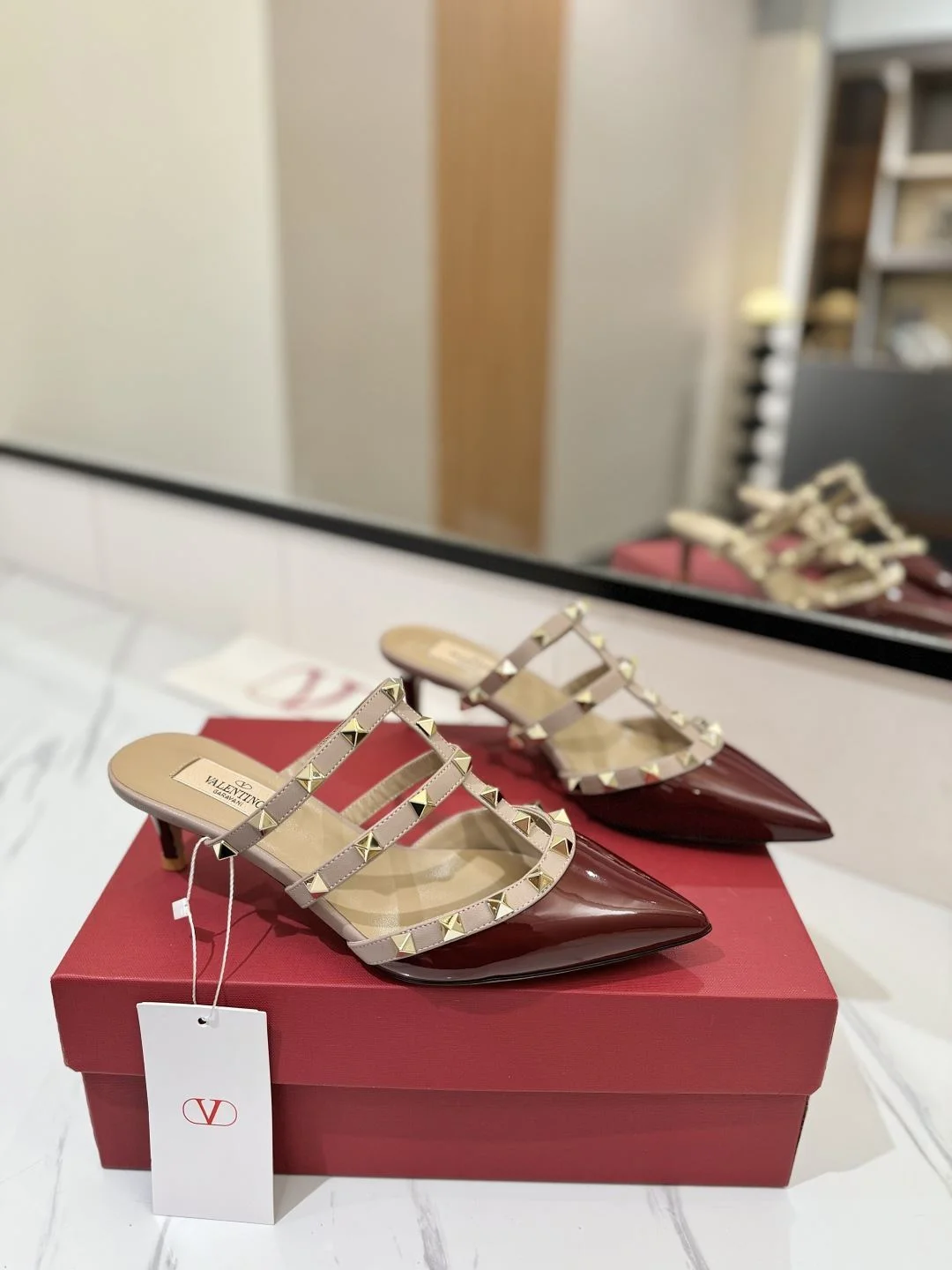 Minimalist Valentino Slippers 35901