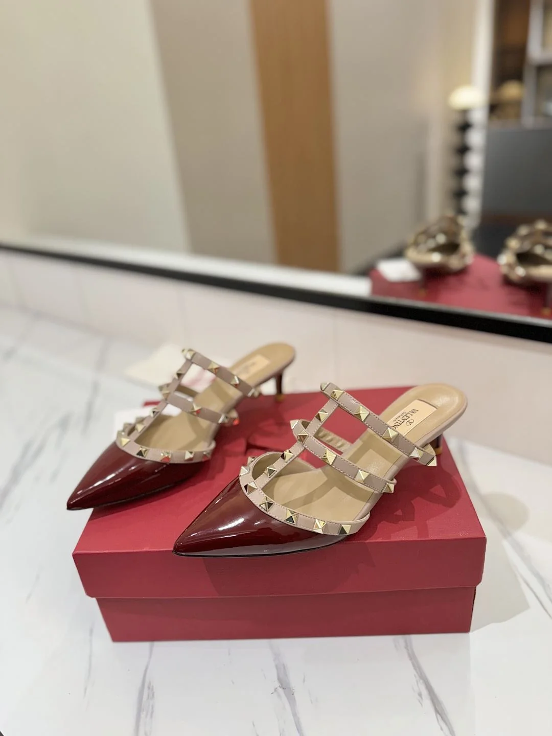 Minimalist Valentino Slippers 35901