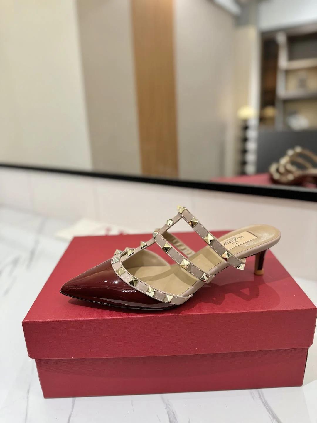Minimalist Valentino Slippers 35901