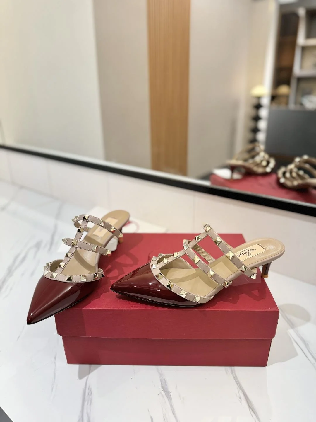Minimalist Valentino Slippers 35901