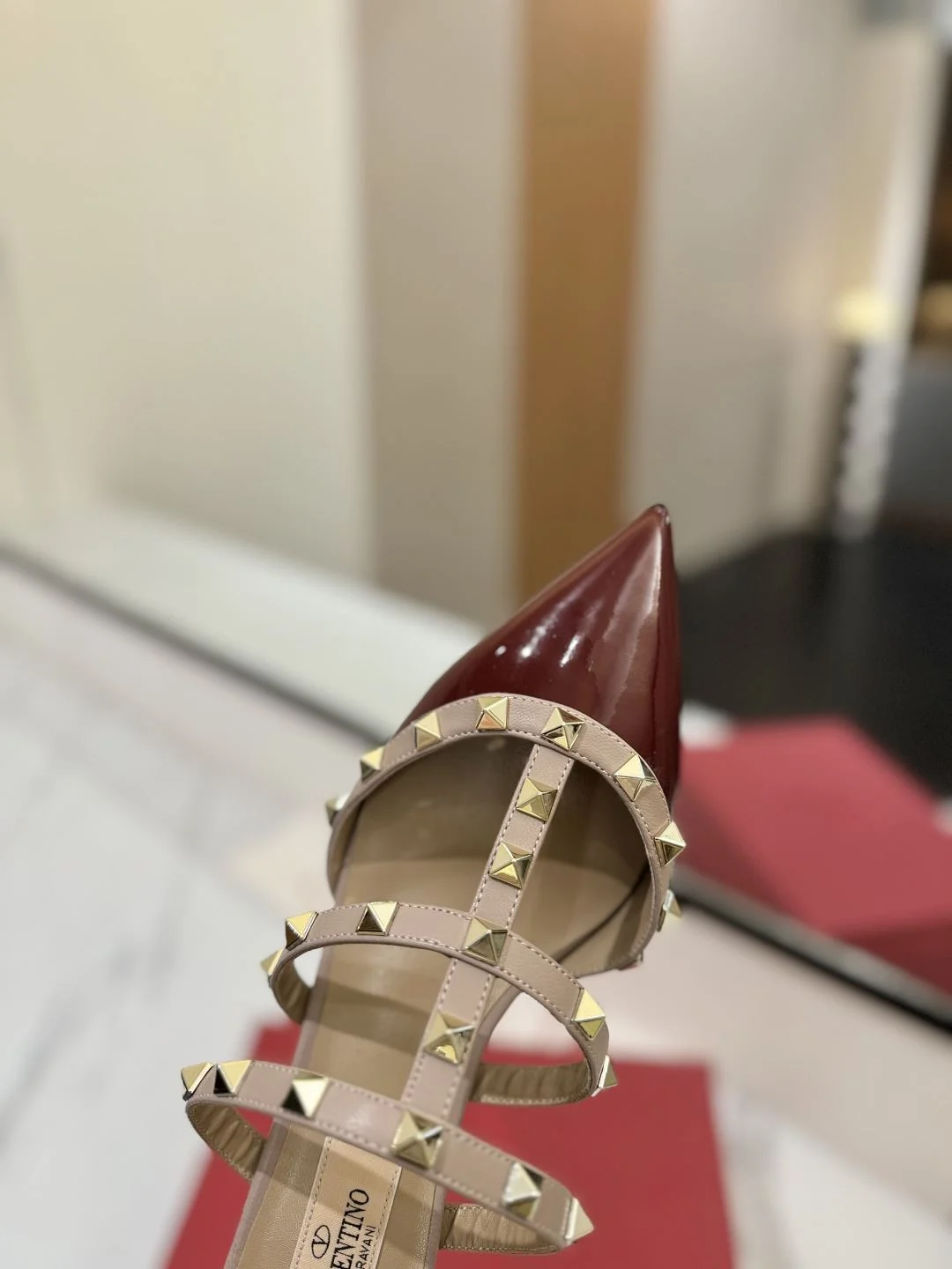 Minimalist Valentino Slippers 35901