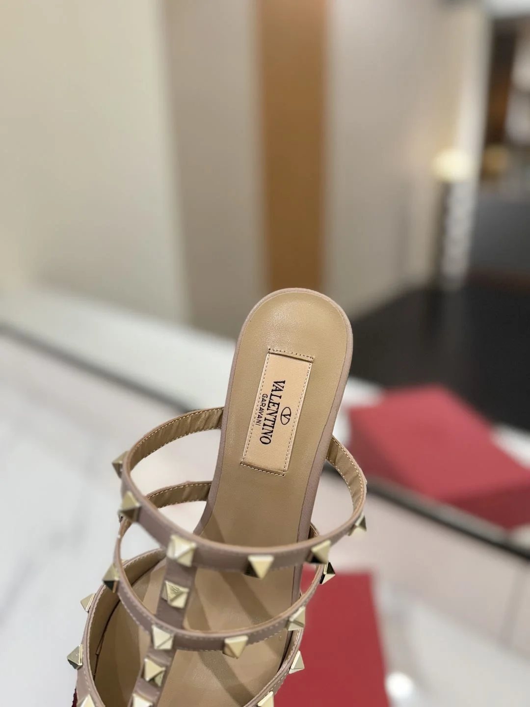 Minimalist Valentino Slippers 35901