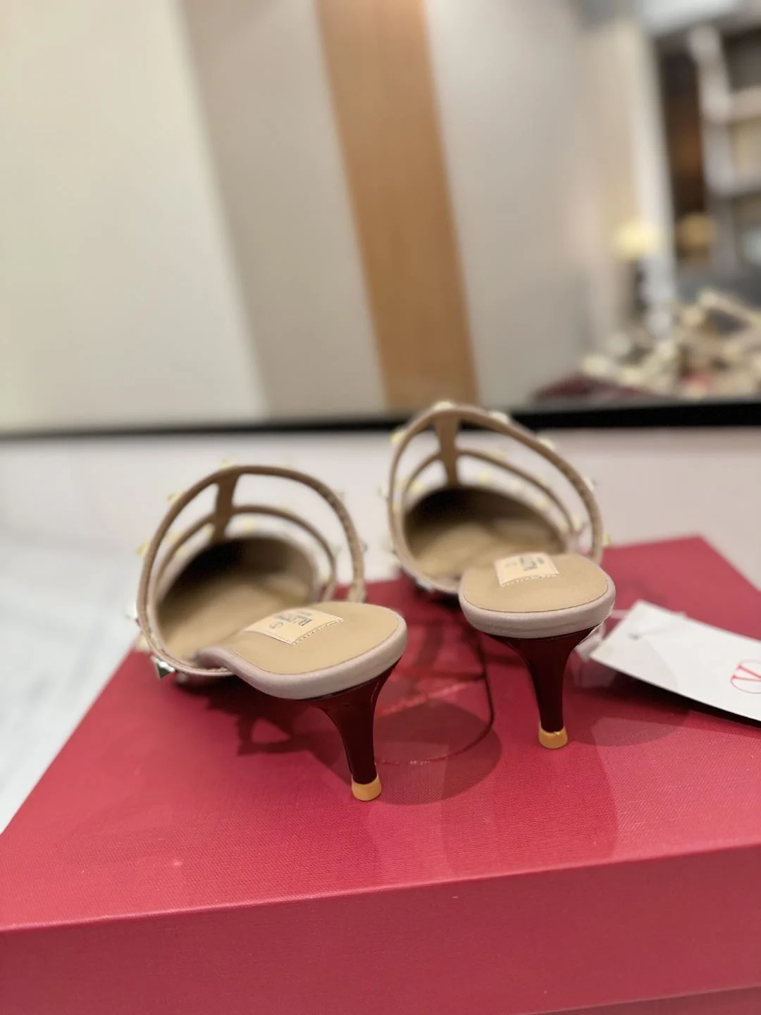 Minimalist Valentino Slippers 35901