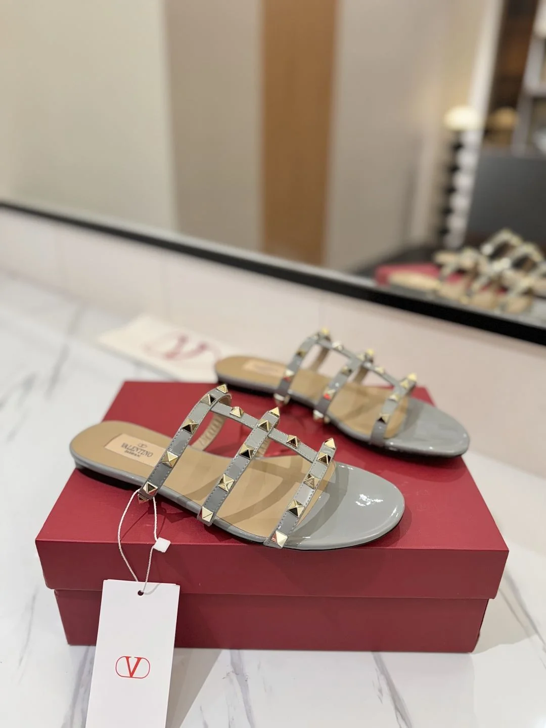 Fashionable Valentino Slippers 35885