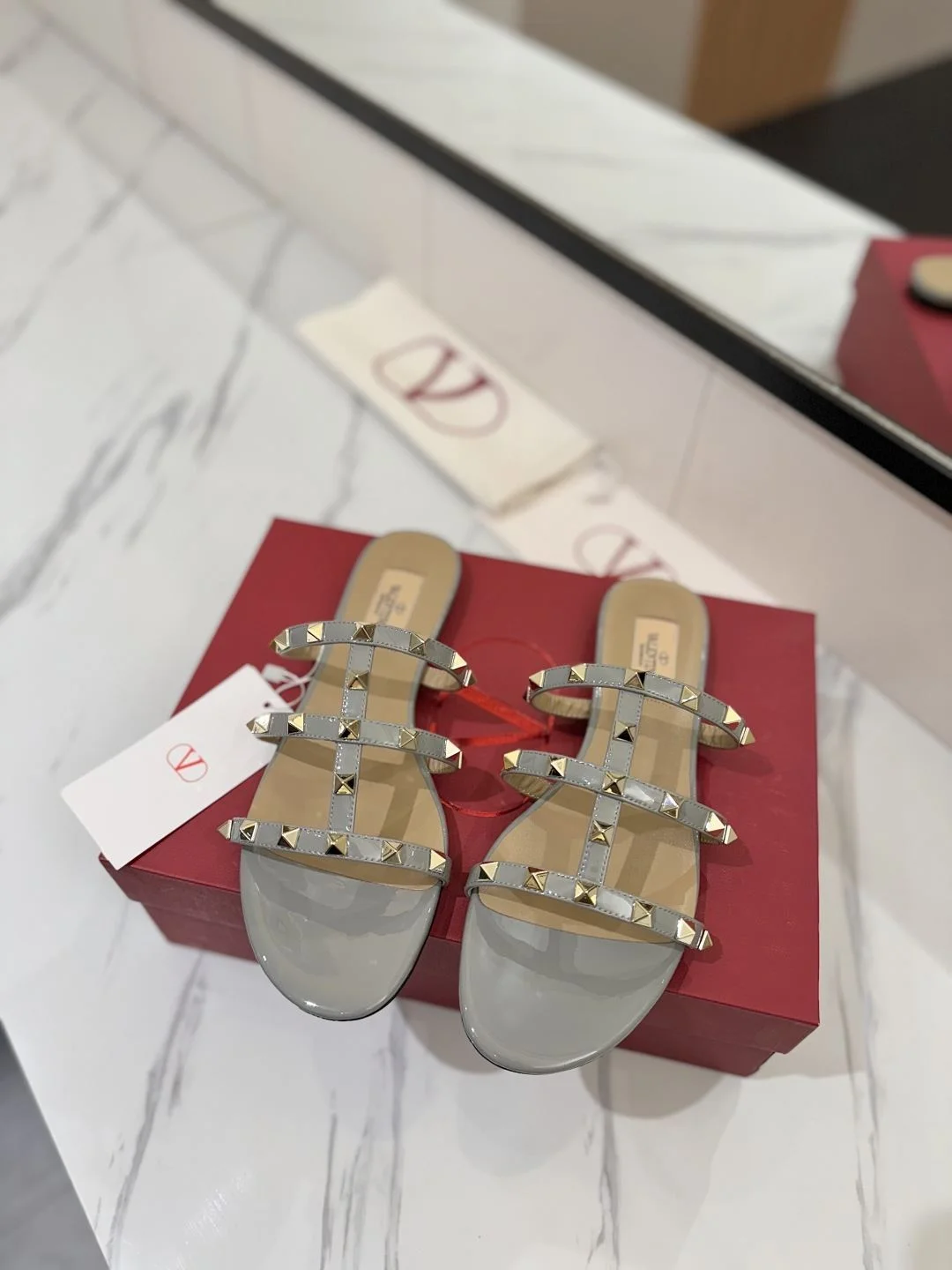 Fashionable Valentino Slippers 35885