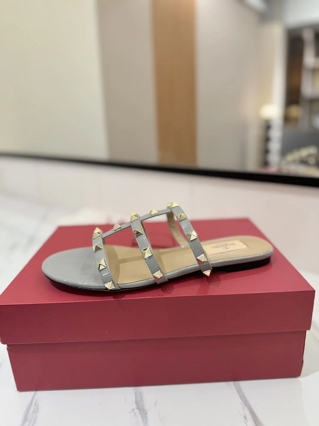 Fashionable Valentino Slippers 35885