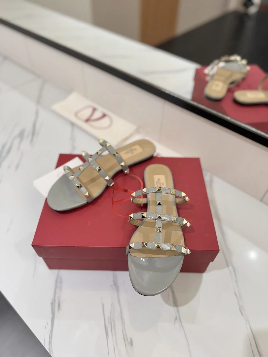 Fashionable Valentino Slippers 35885