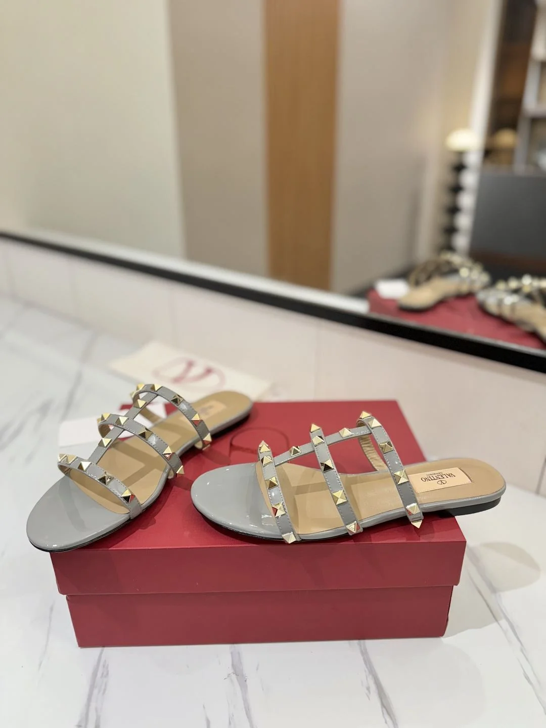 Fashionable Valentino Slippers 35885