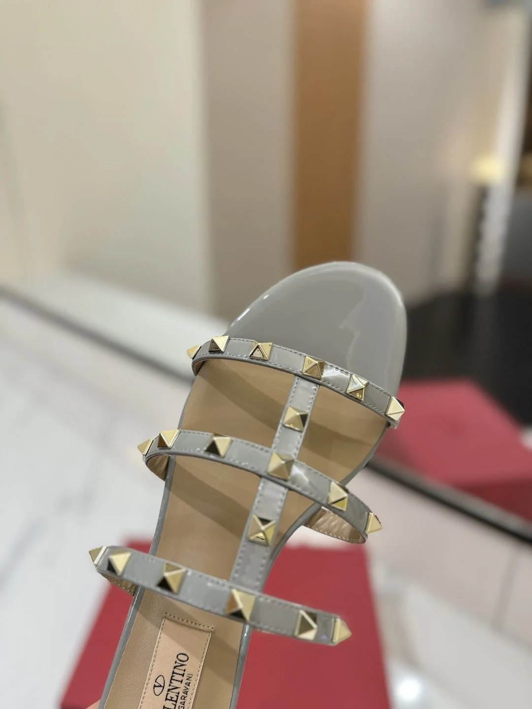Fashionable Valentino Slippers 35885
