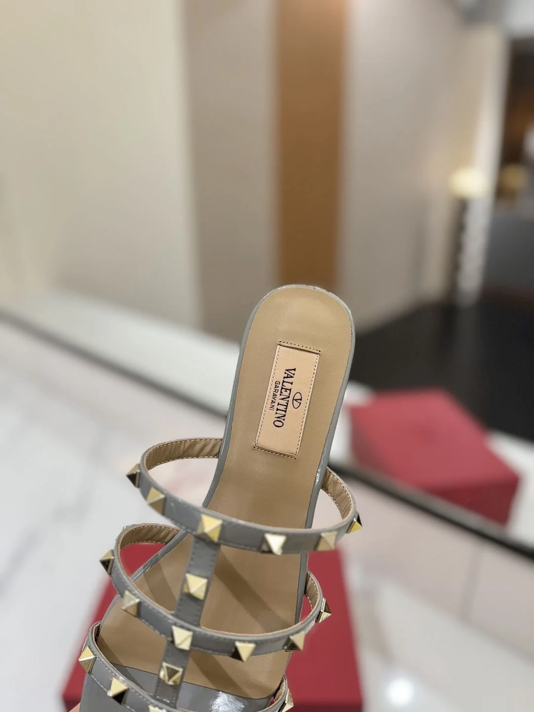 Fashionable Valentino Slippers 35885