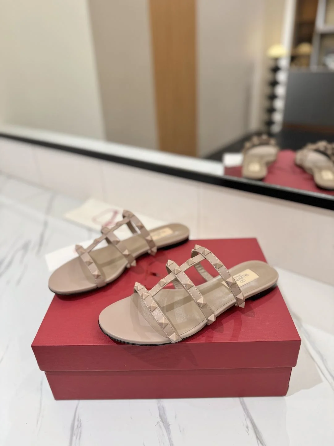Stylish Valentino Slippers 35882