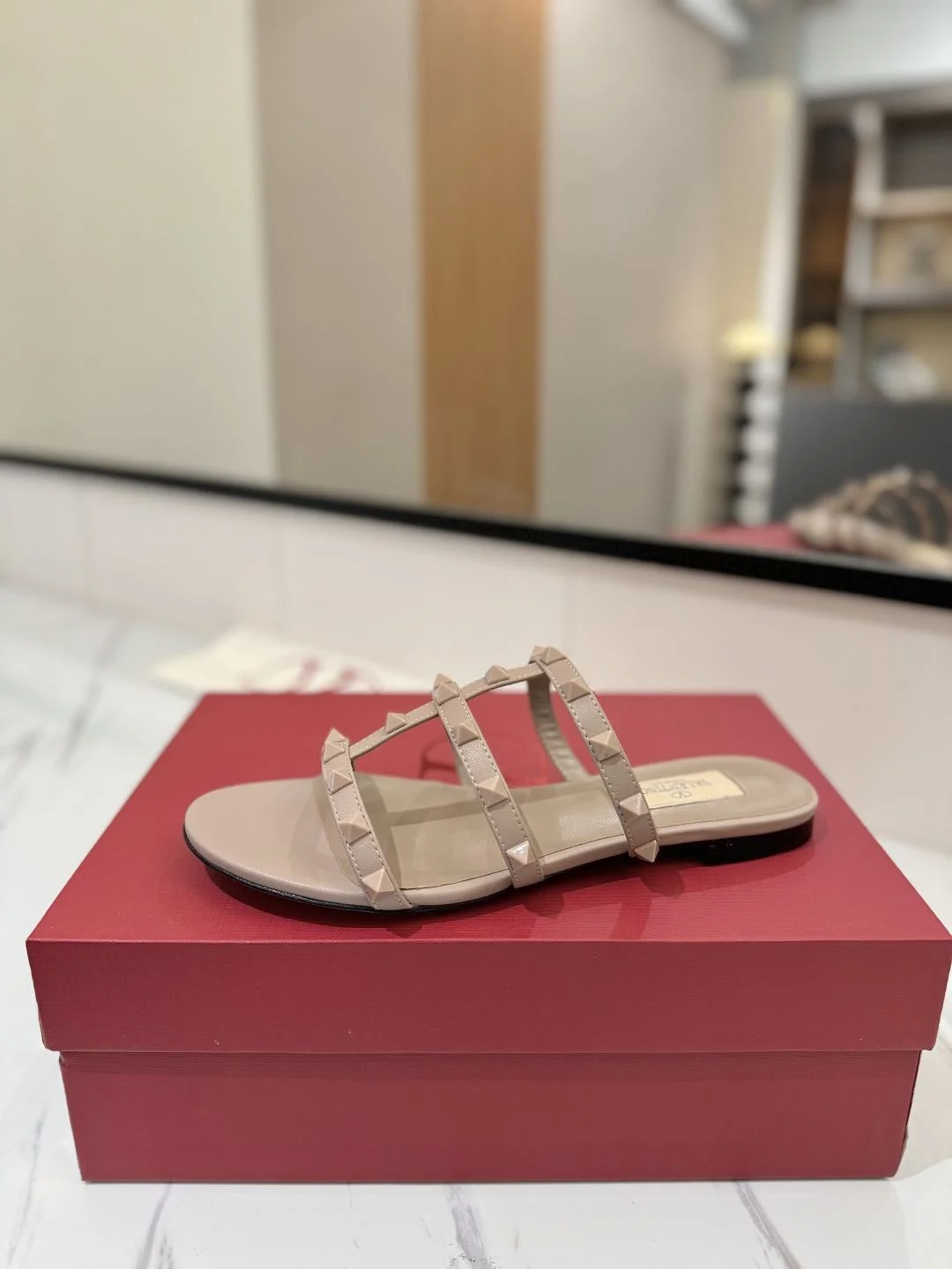 Stylish Valentino Slippers 35882