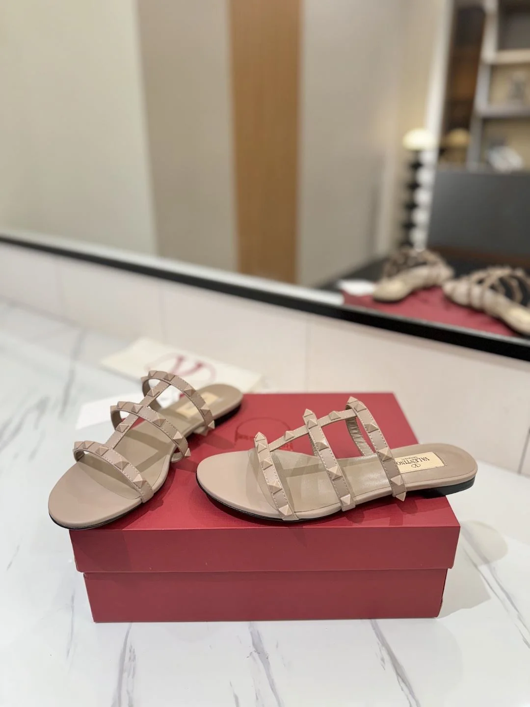 Stylish Valentino Slippers 35882