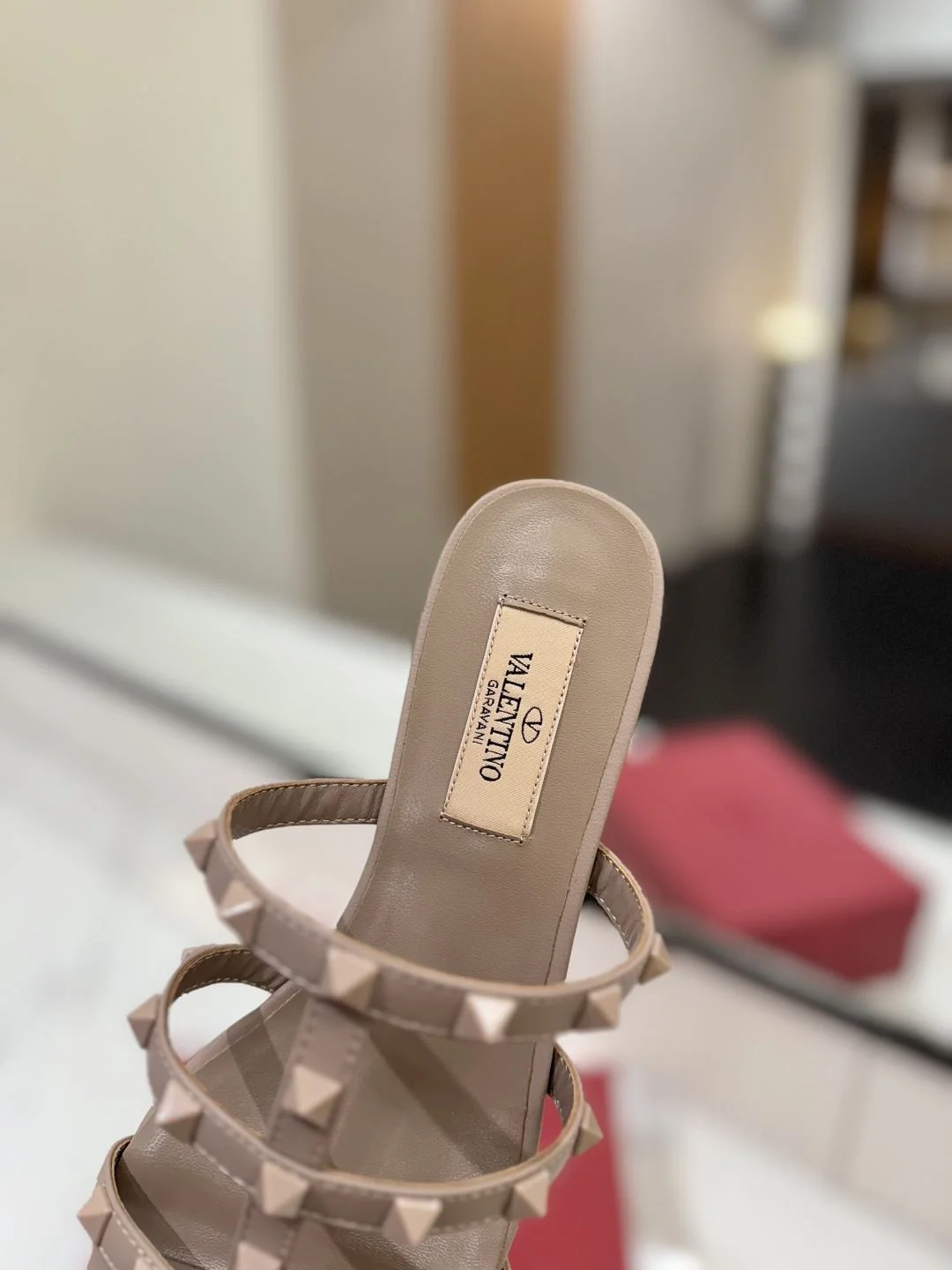Stylish Valentino Slippers 35882