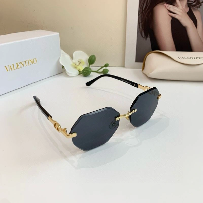 MultiPurpose Valentino Sunglasses 282430