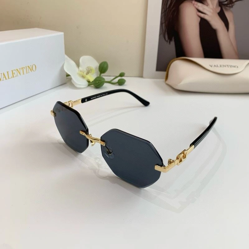 MultiPurpose Valentino Sunglasses 282430