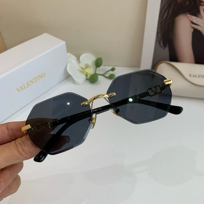 MultiPurpose Valentino Sunglasses 282430