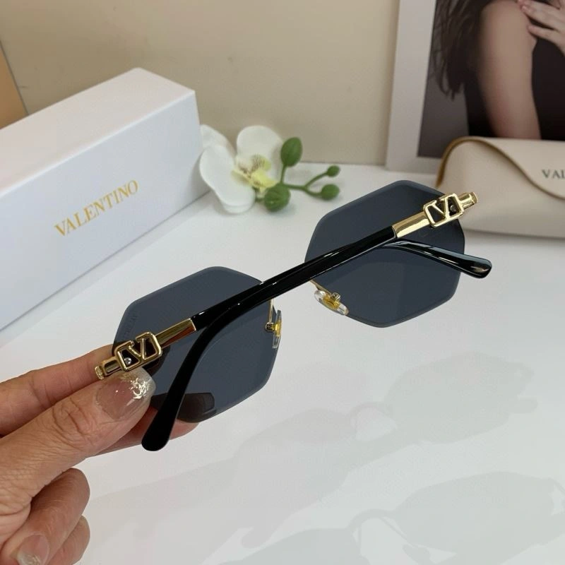 MultiPurpose Valentino Sunglasses 282430