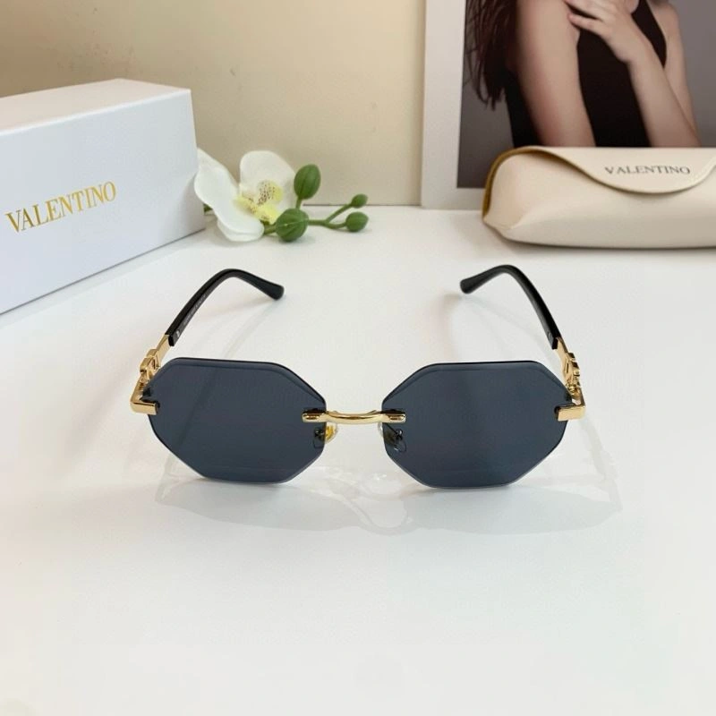 MultiPurpose Valentino Sunglasses 282430