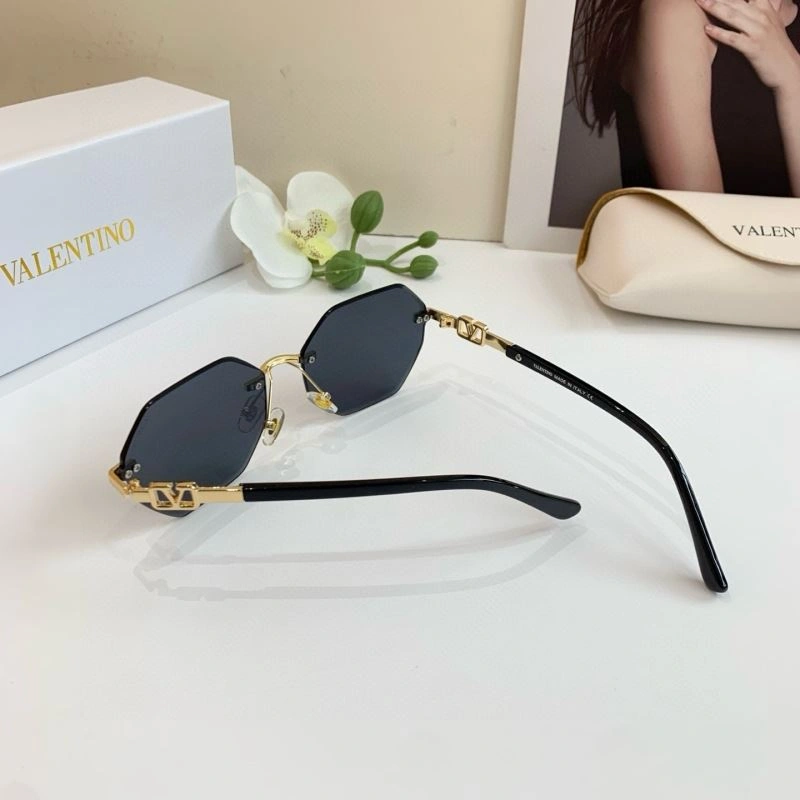 MultiPurpose Valentino Sunglasses 282430