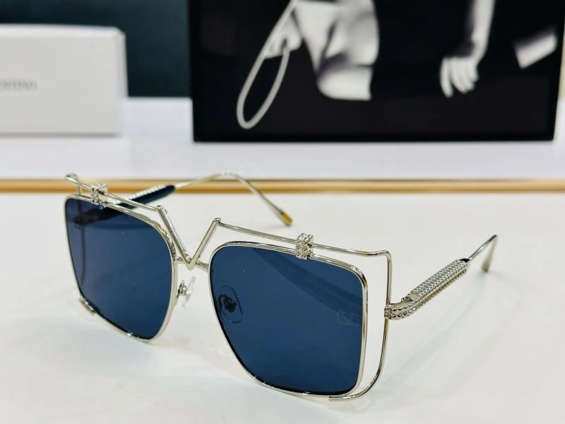 Youthful Valentino Sunglasses 282431