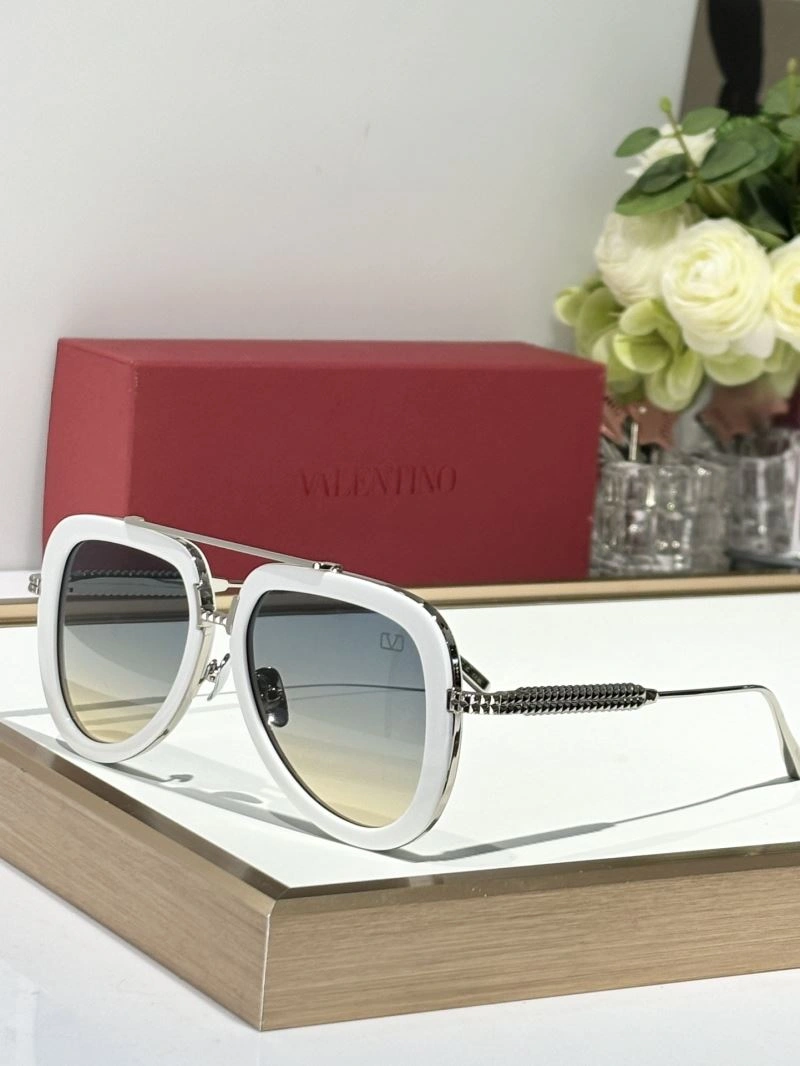 Valentino Sunglasses UrbanStyle 282458