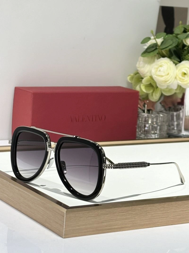 Valentino Sunglasses UrbanStyle 282458
