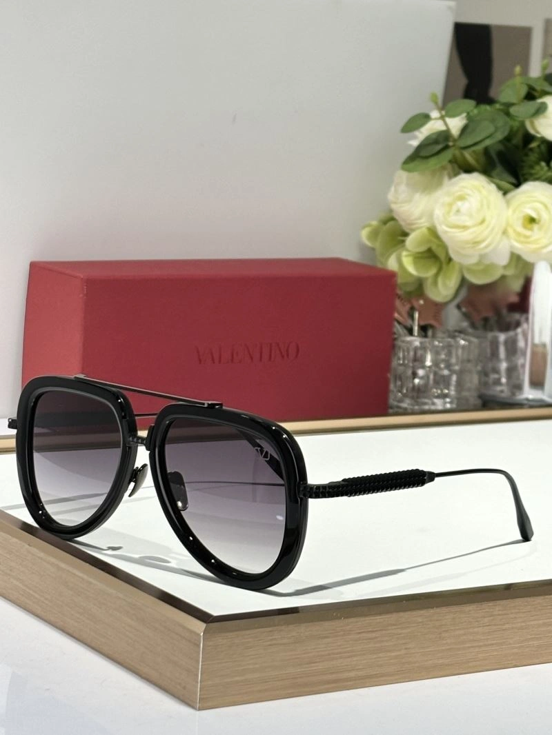 Valentino Sunglasses UrbanStyle 282458