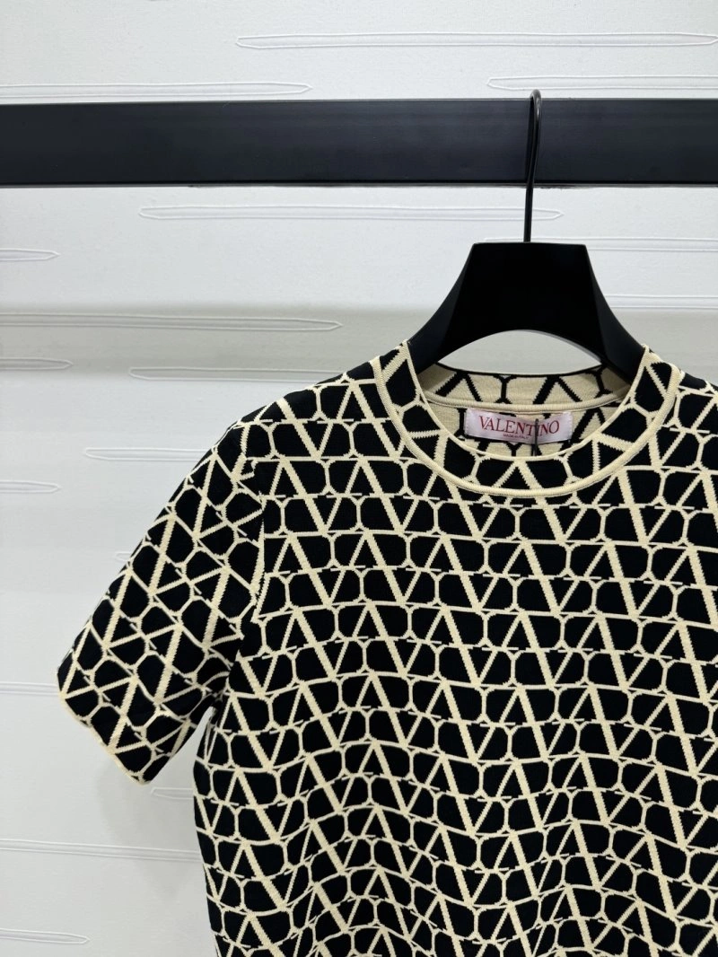 Snug Valentino T-Shirts 174612