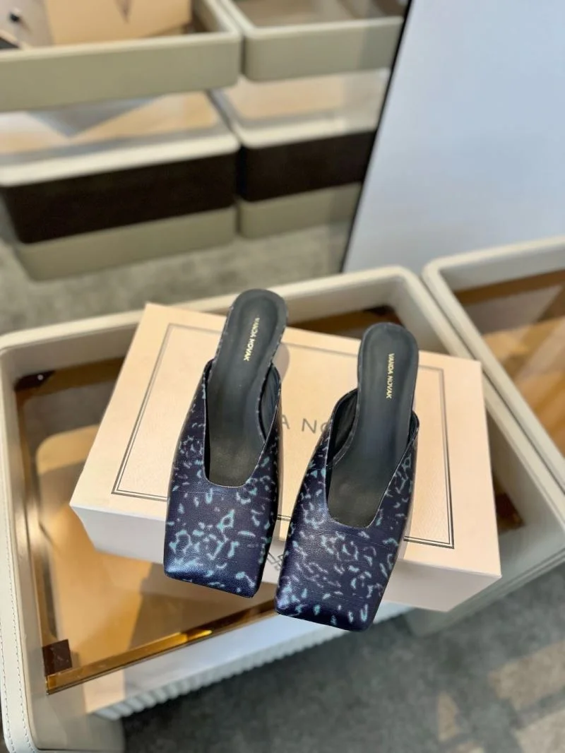 Compact Vanda Novak Sandals 5740