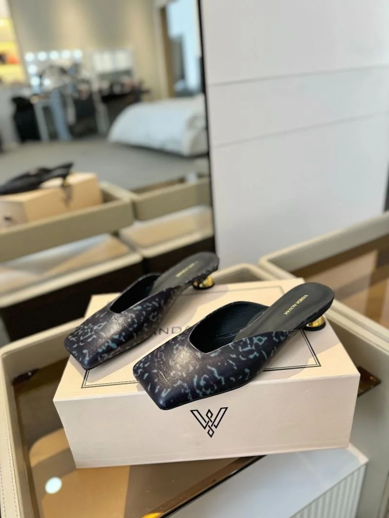 Compact Vanda Novak Sandals 5740