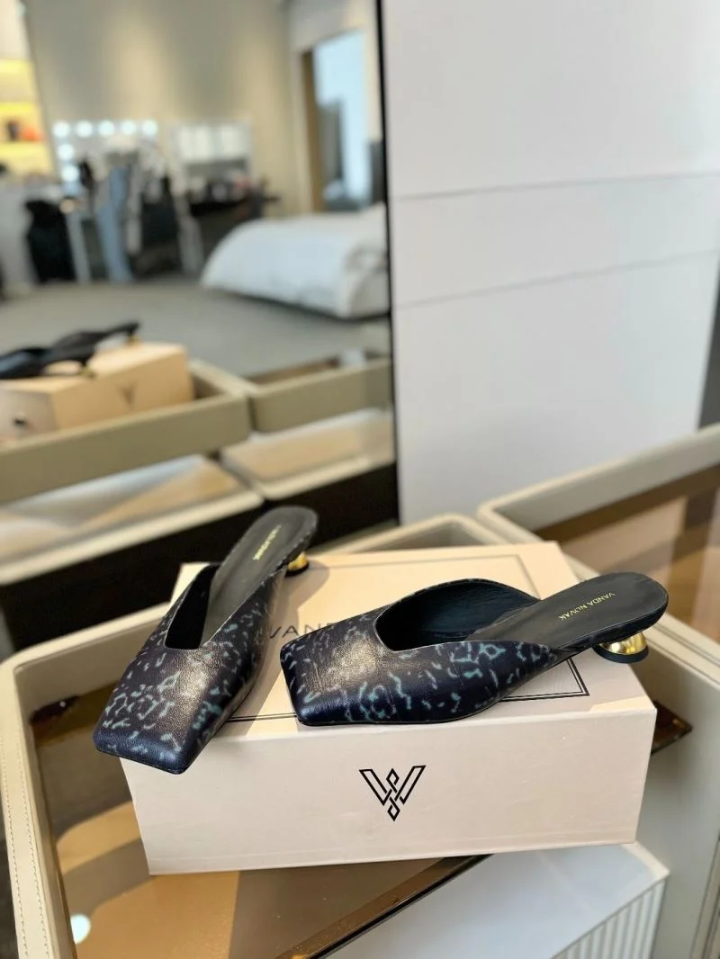 Compact Vanda Novak Sandals 5740