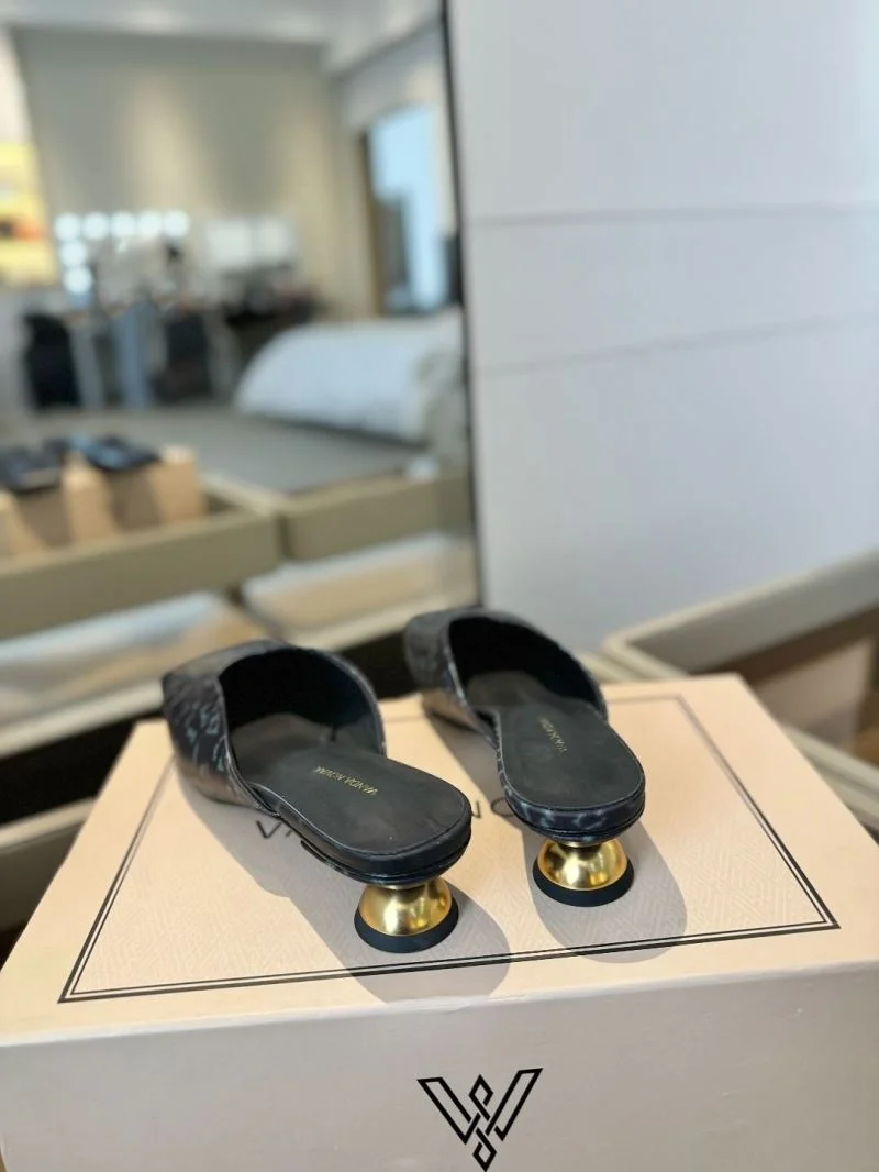 Compact Vanda Novak Sandals 5740