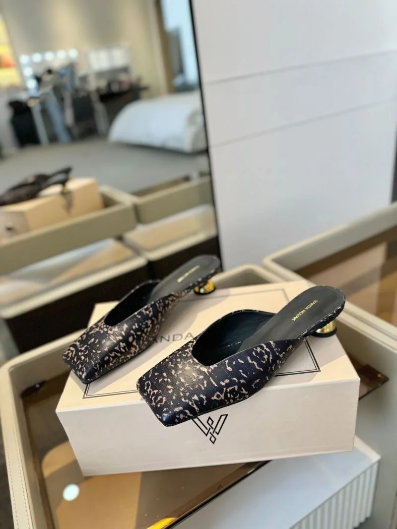 Vanda Novak Sandals ModernLook 5743
