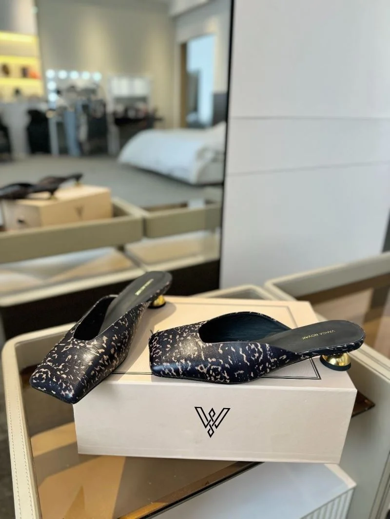 Vanda Novak Sandals ModernLook 5743