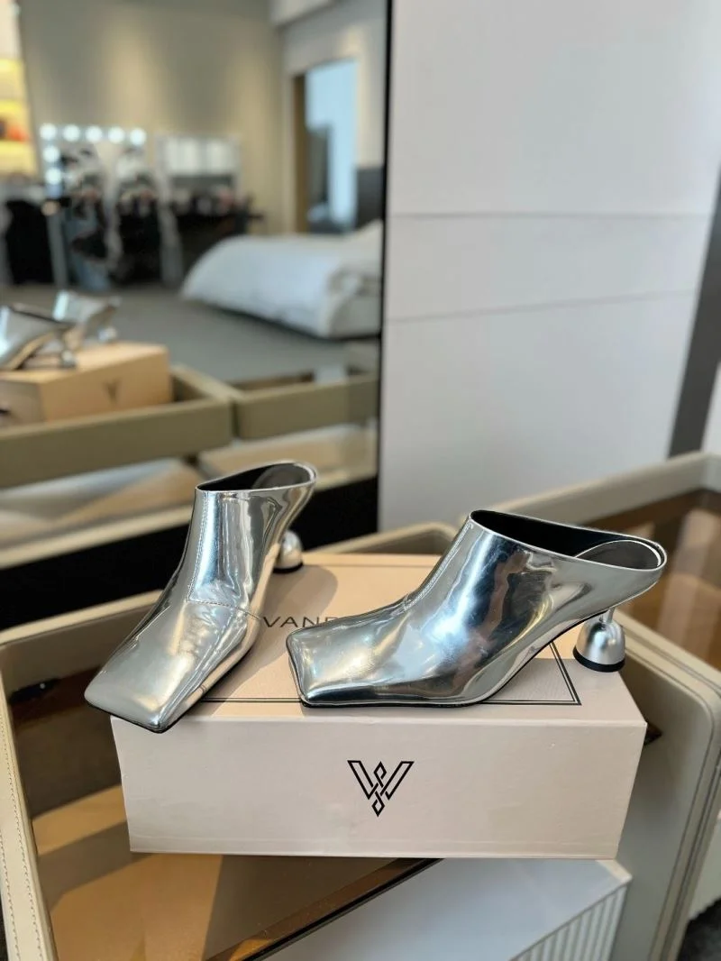 UrbanChic Vanda Novak Sandals 5760