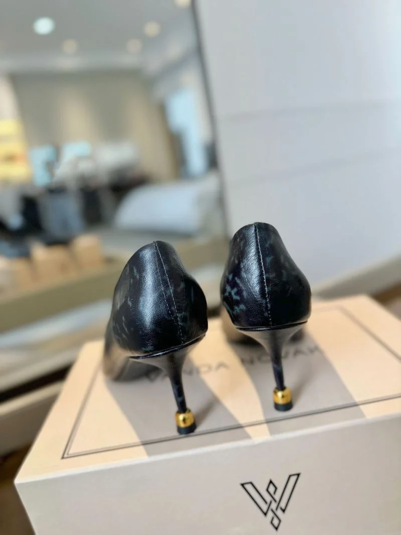 Compact Vanda Novak Shoes 5723