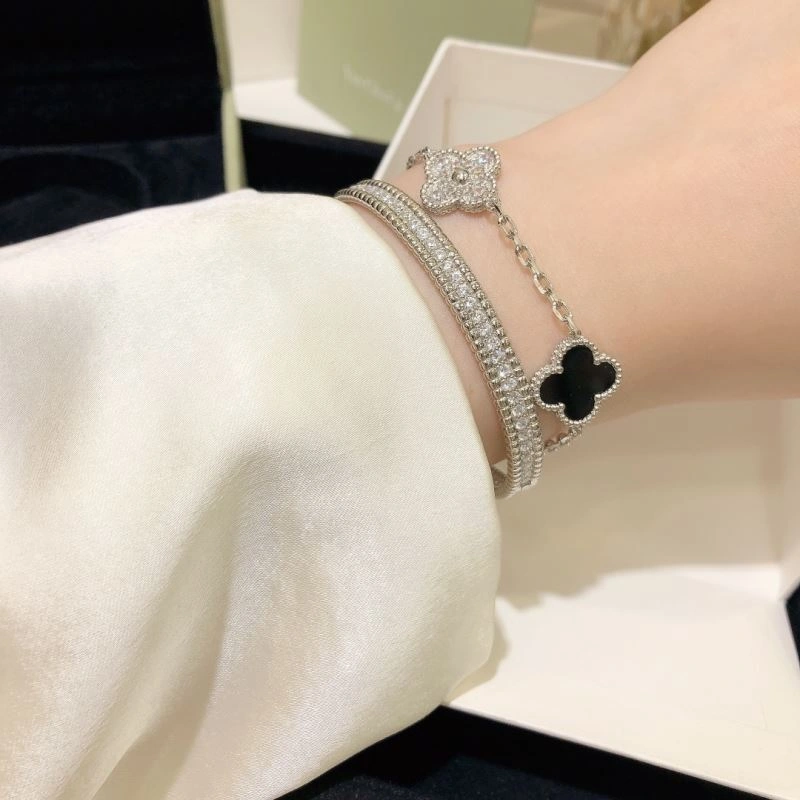 Vca Bracelets GoAnywhere 255449