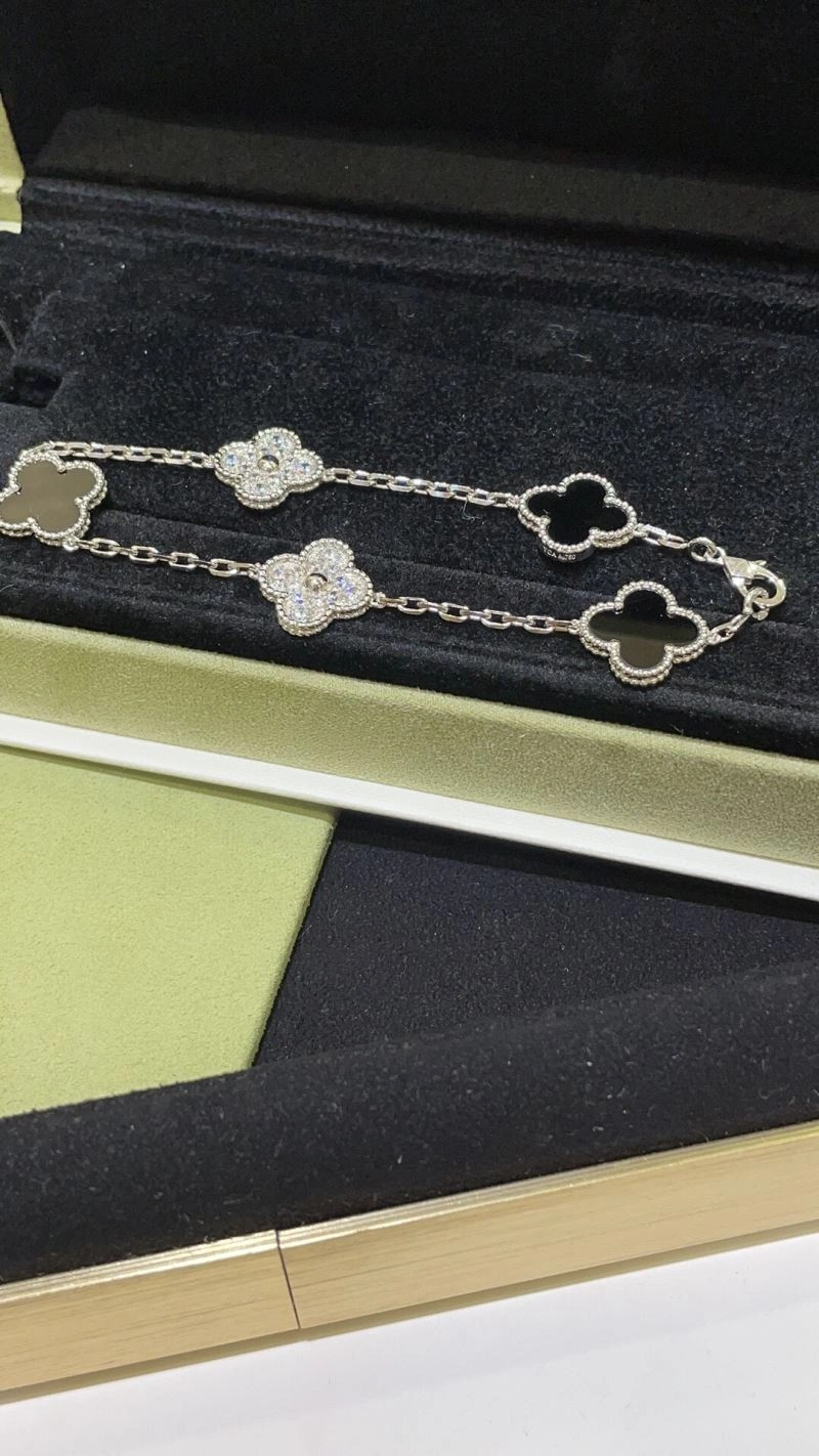 Vca Bracelets GoAnywhere 255449