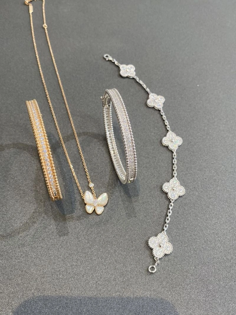 Elegant Vca Bracelets 255444