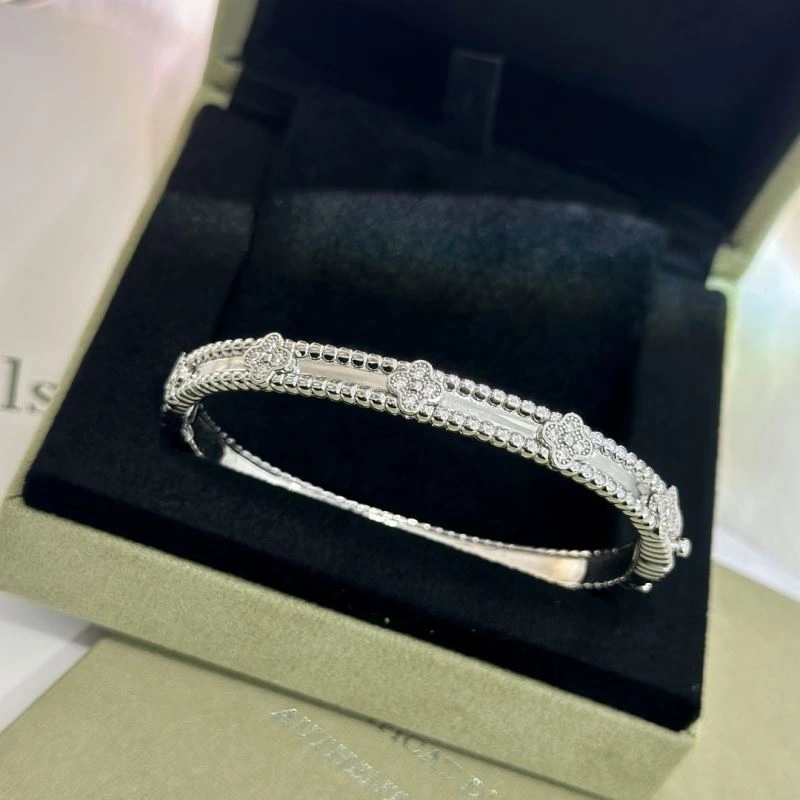 Premium Vca Bracelets 255450