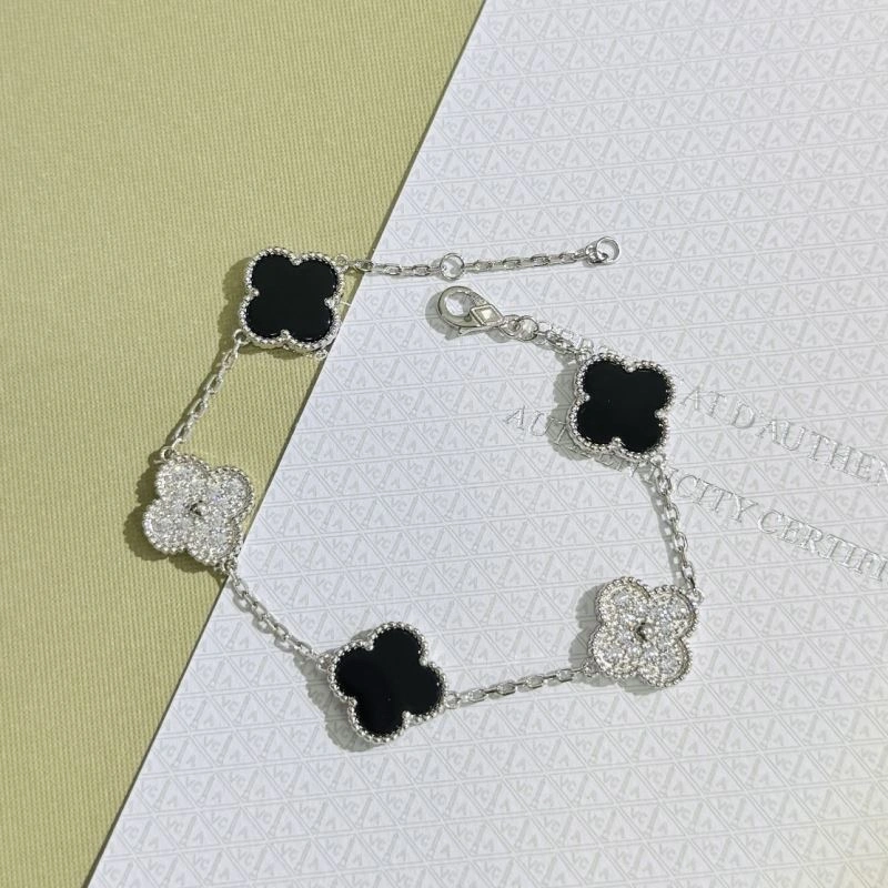 Lightweight Vca Bracelets 255421