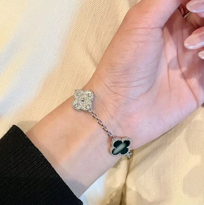 Lightweight Vca Bracelets 255421