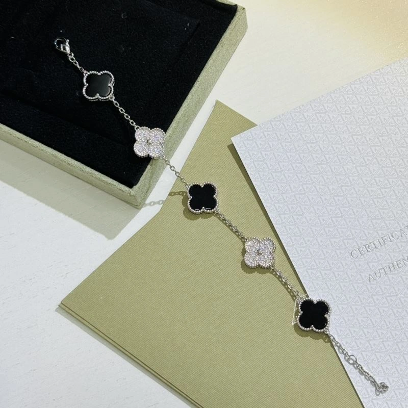 Lightweight Vca Bracelets 255421
